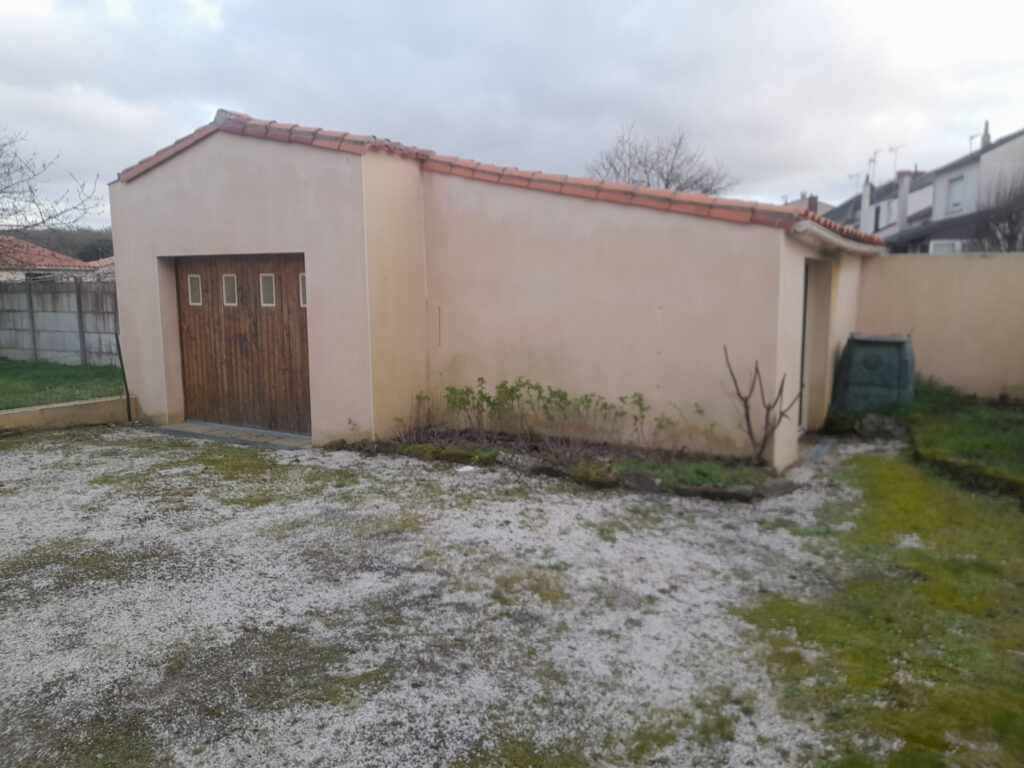 maison à vendre Les Herbiers cuisine moderne aménagée pièce de vie carrelée