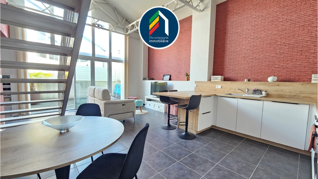 maison à vendre Les Herbiers esprit loft pièce de vie lumineuse cuisine moderne