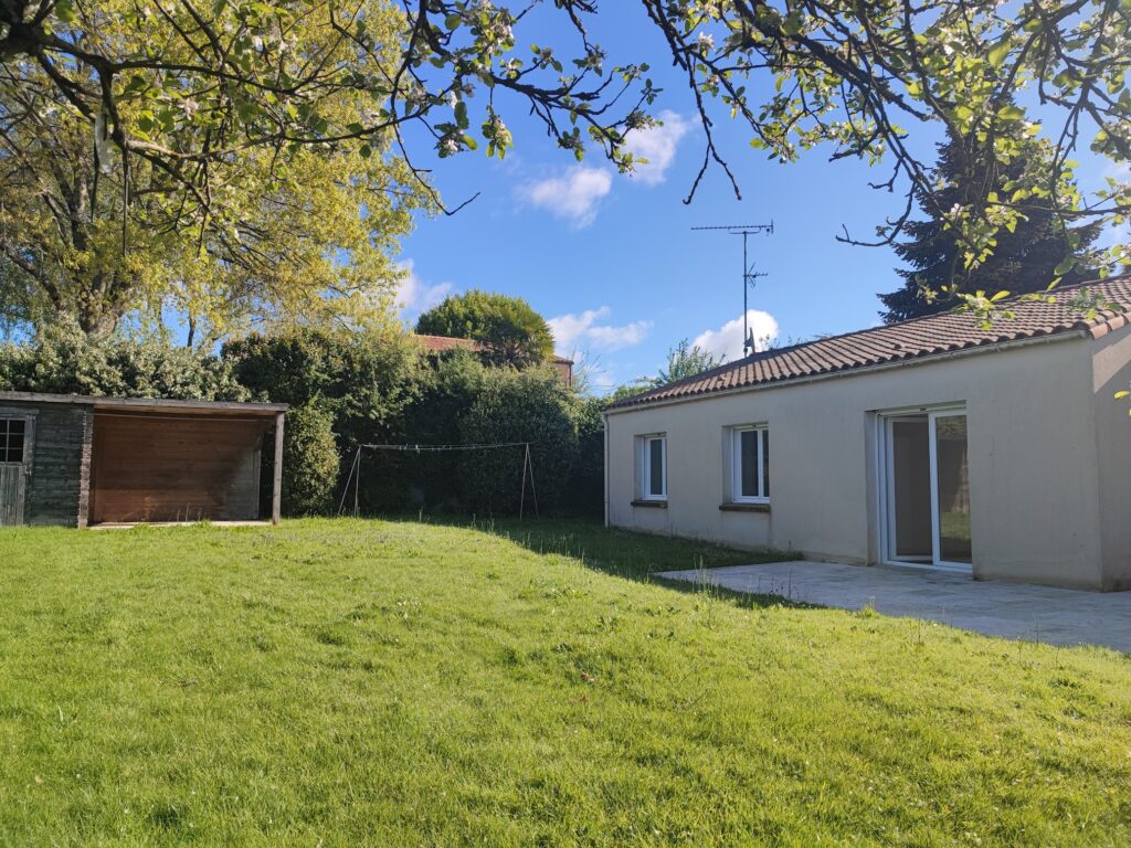 maison-avec-jardin-les-herbiers-693m2